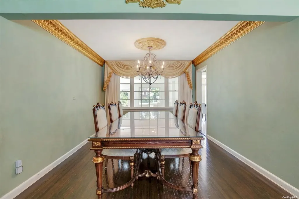 18 Addison Lane Greenvale NY 11548