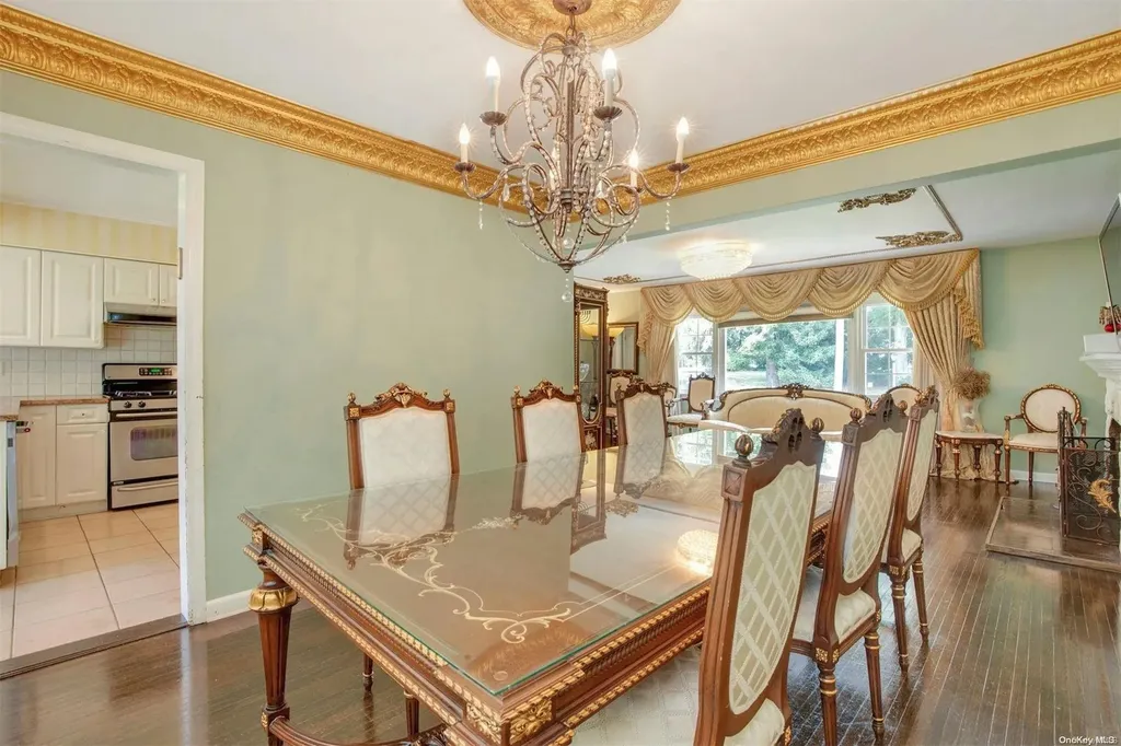 18 Addison Lane Greenvale NY 11548