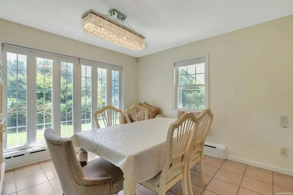 18 Addison Lane Greenvale NY 11548