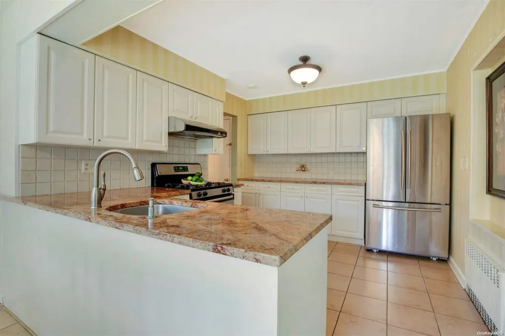 18 Addison Lane Greenvale NY 11548