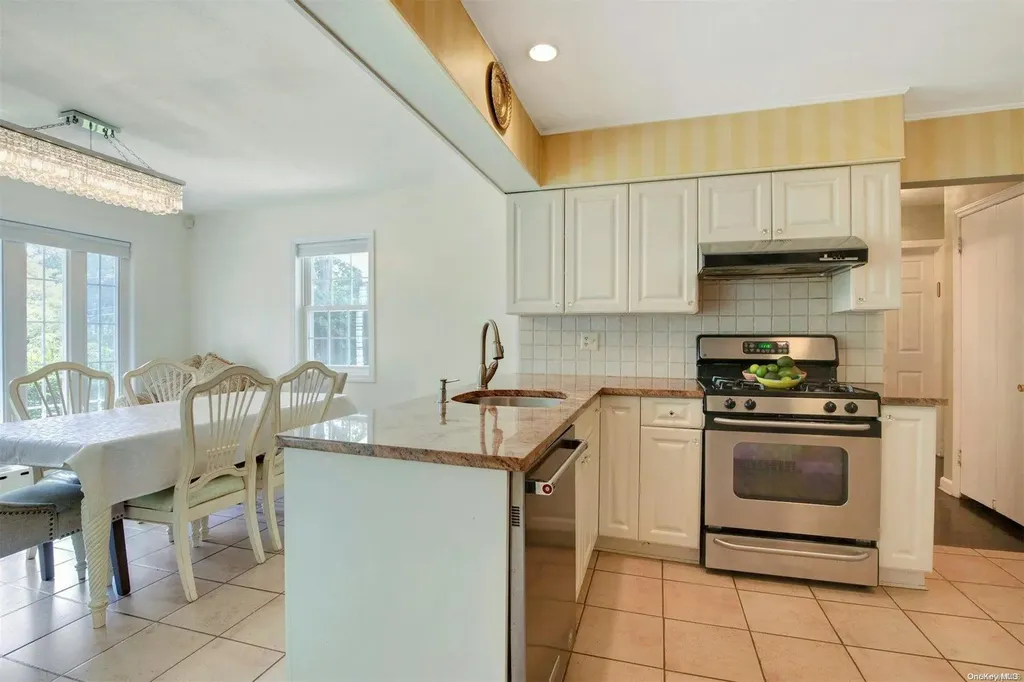 18 Addison Lane Greenvale NY 11548