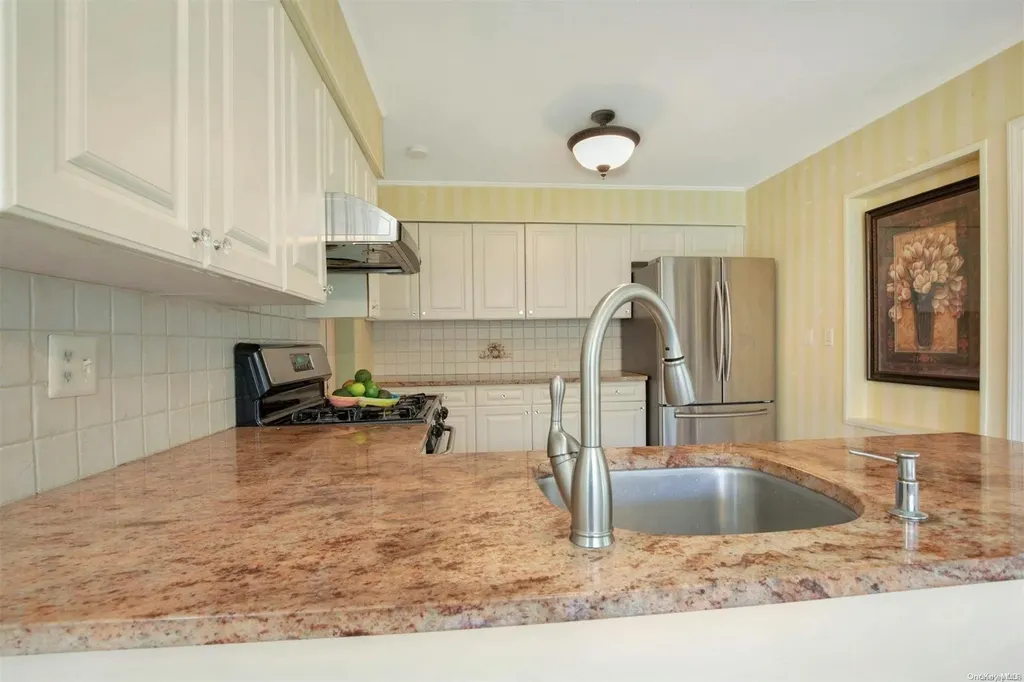 18 Addison Lane Greenvale NY 11548