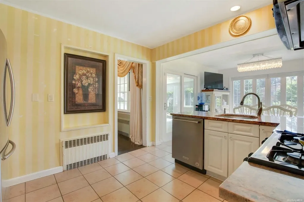18 Addison Lane Greenvale NY 11548