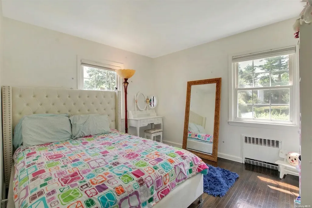 18 Addison Lane Greenvale NY 11548