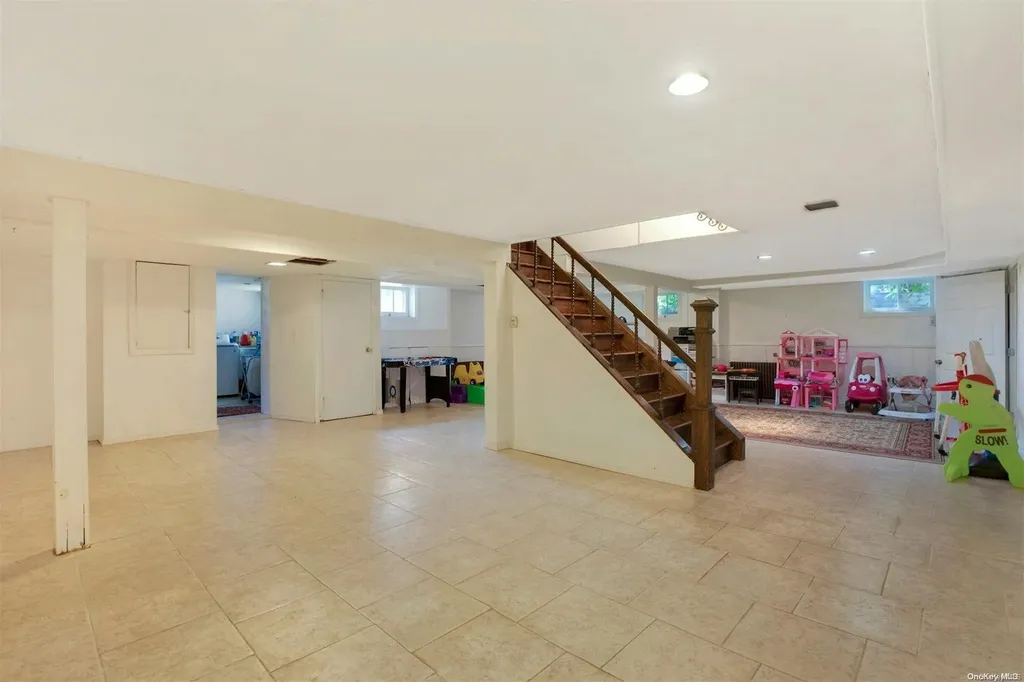 18 Addison Lane Greenvale NY 11548