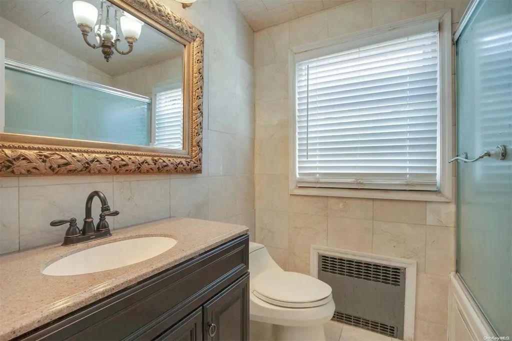 18 Addison Lane Greenvale NY 11548