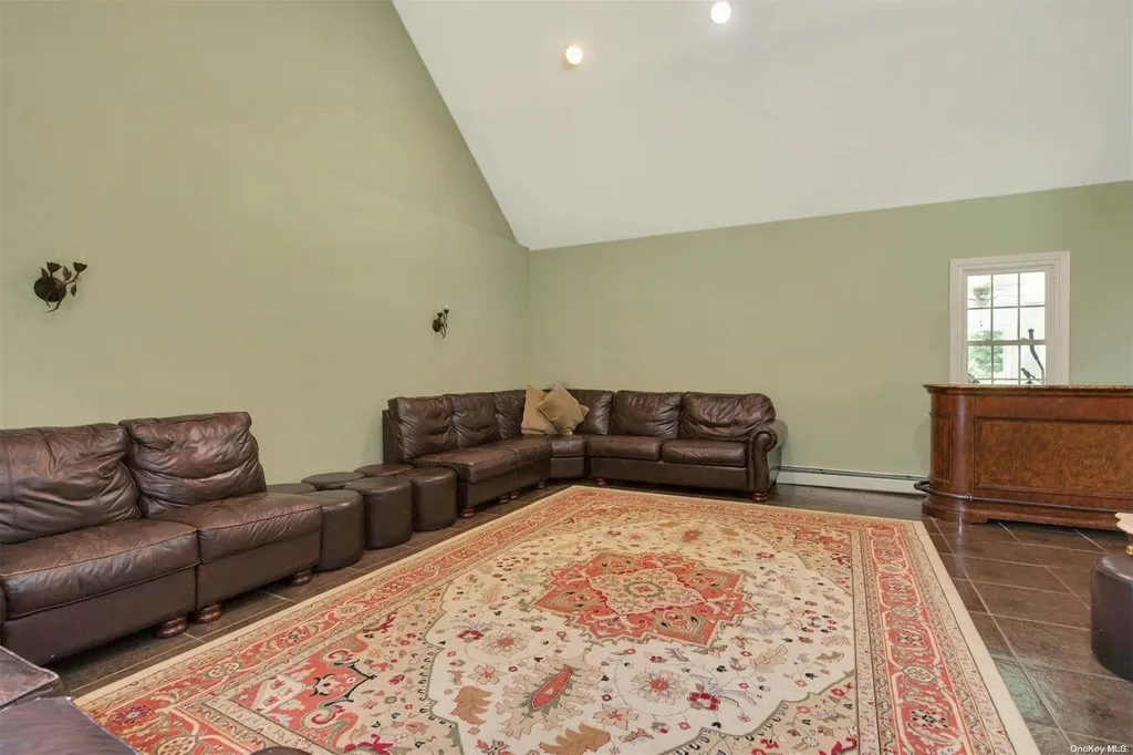 18 Addison Lane Greenvale NY 11548