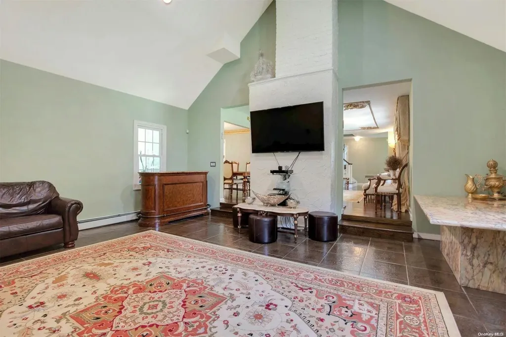 18 Addison Lane Greenvale NY 11548