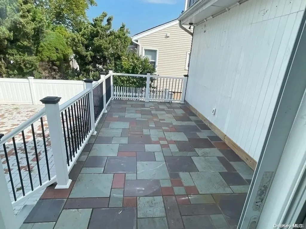 672 S Long Beach Avenue Freeport NY 11520