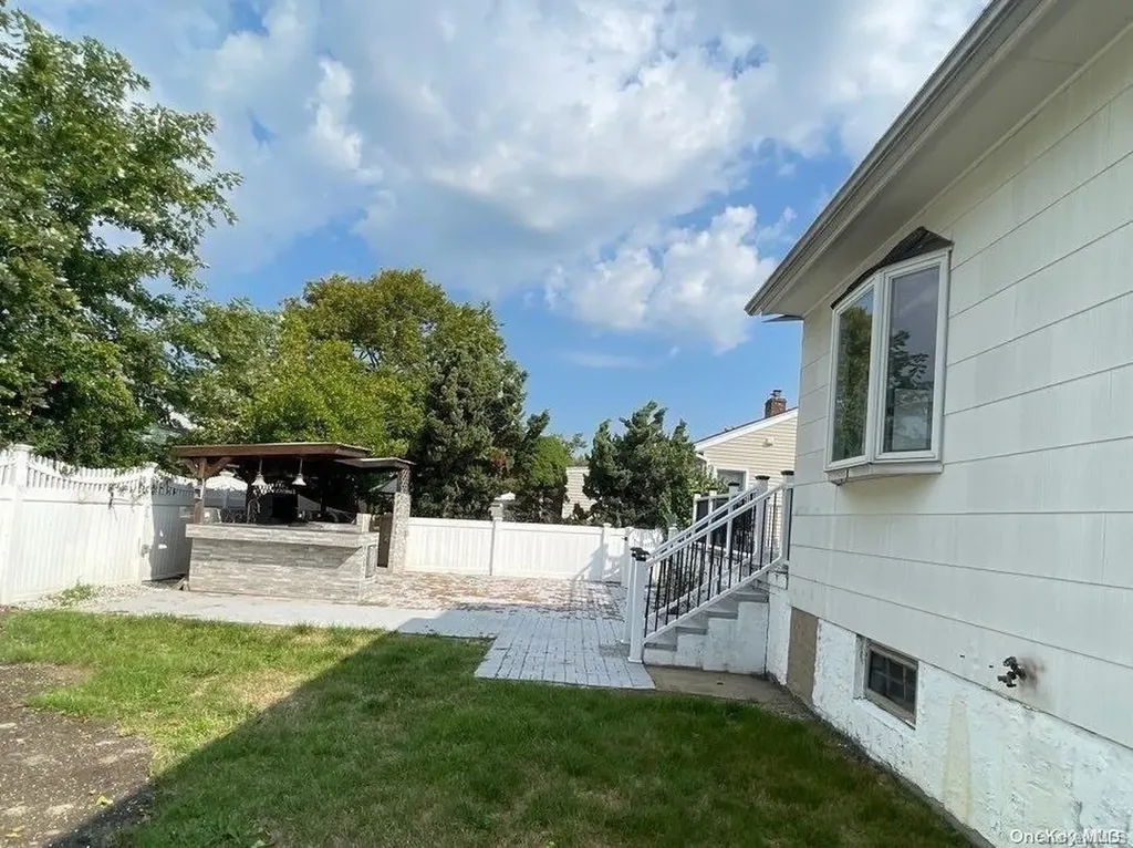 672 S Long Beach Avenue Freeport NY 11520