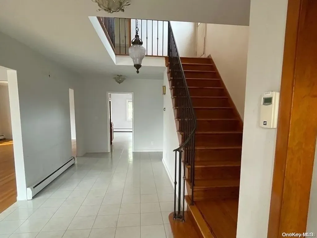 672 S Long Beach Avenue Freeport NY 11520