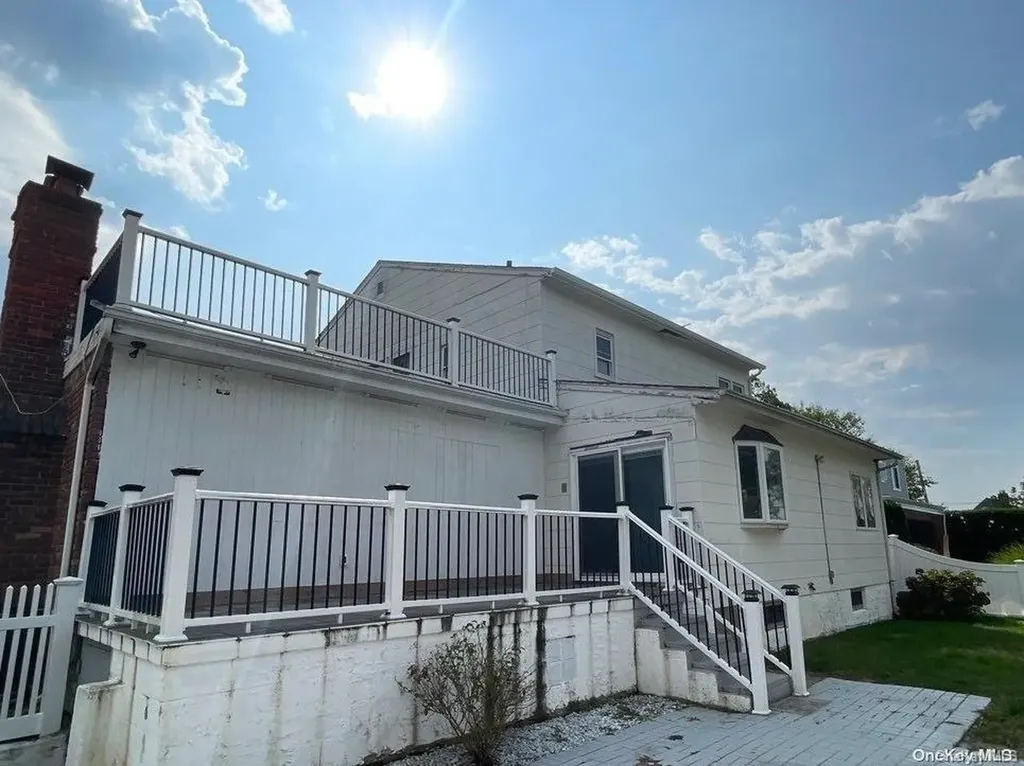 672 S Long Beach Avenue Freeport NY 11520