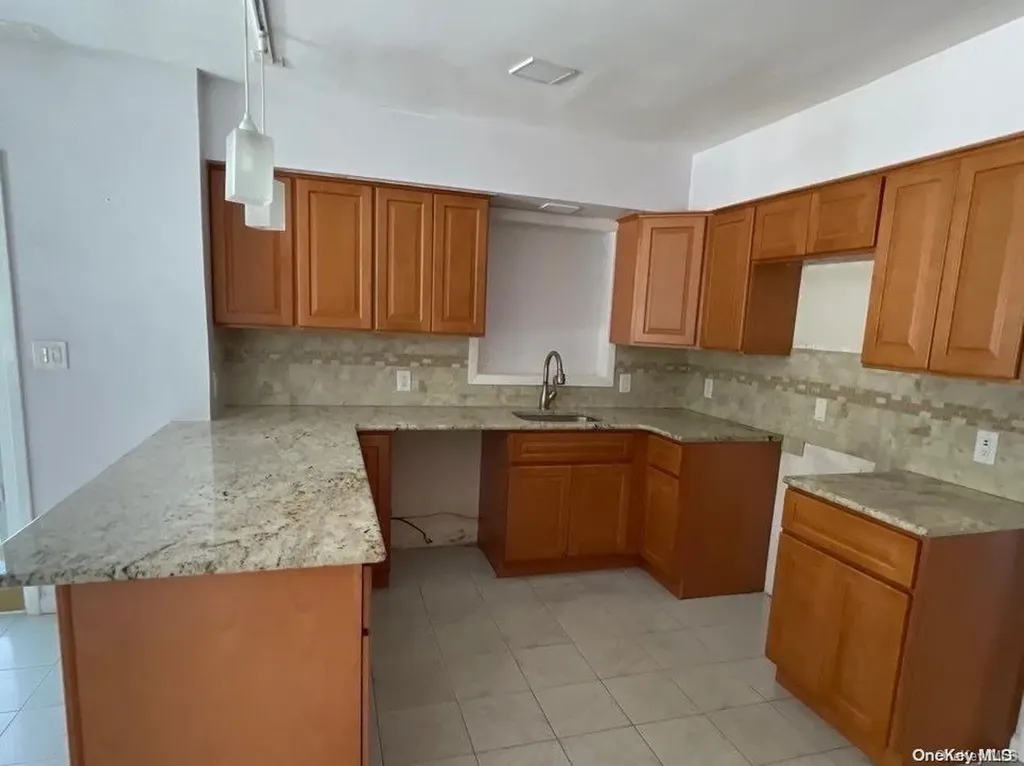 672 S Long Beach Avenue Freeport NY 11520