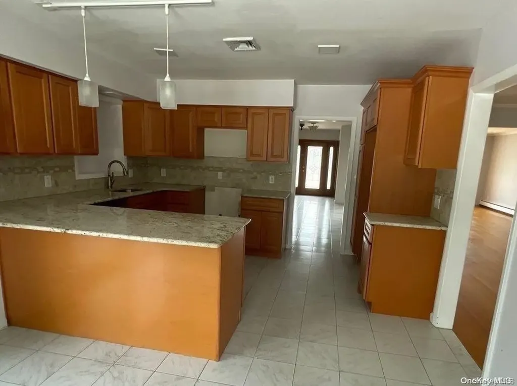 672 S Long Beach Avenue Freeport NY 11520
