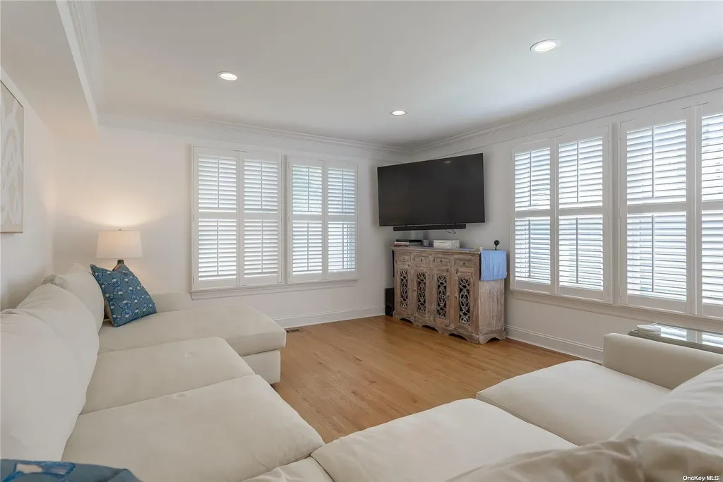 3 Provence Lane Glen Head NY 11545