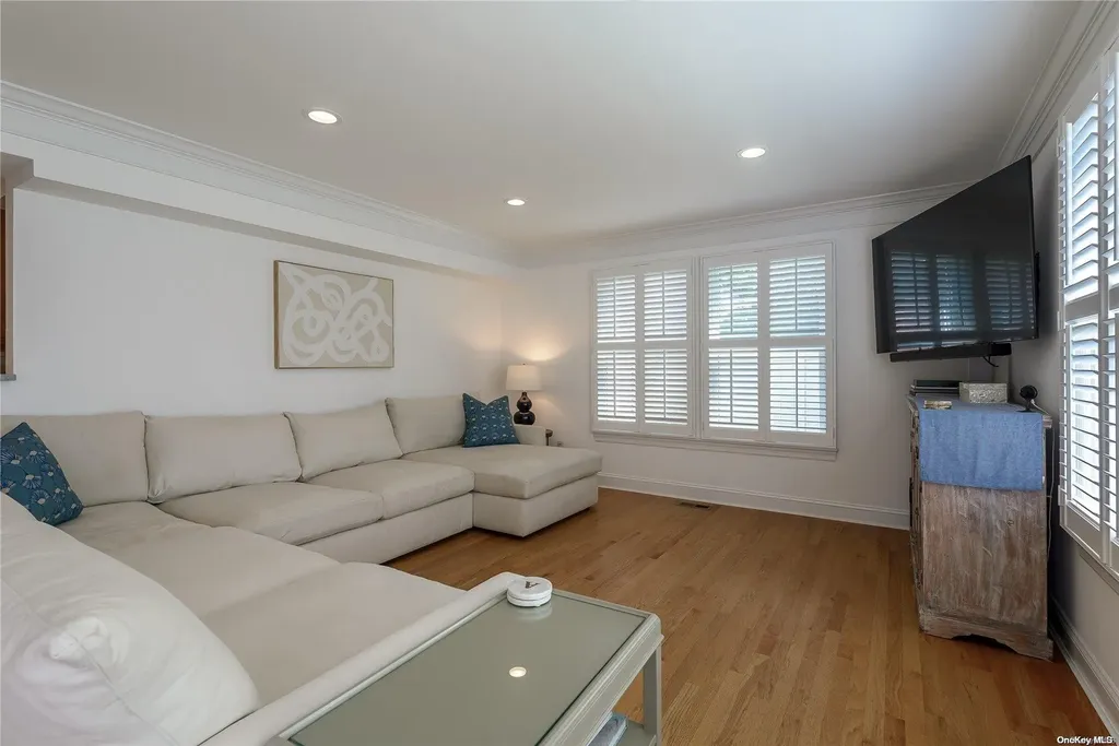 3 Provence Lane Glen Head NY 11545