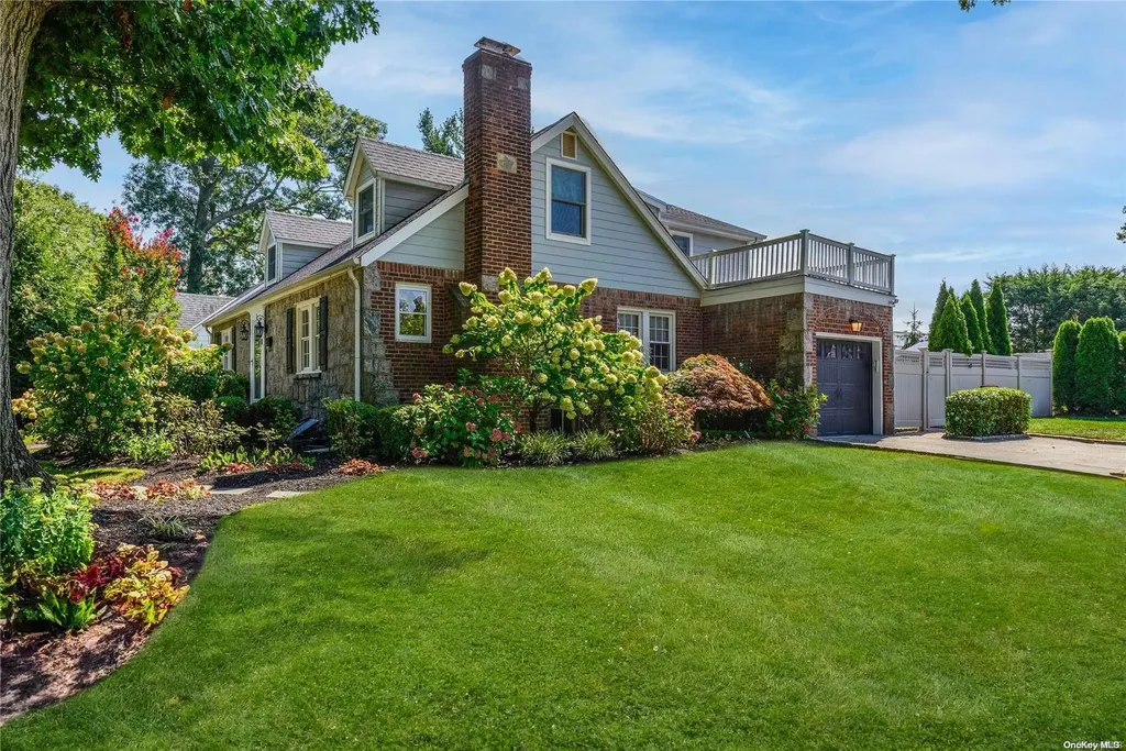3 Provence Lane Glen Head NY 11545