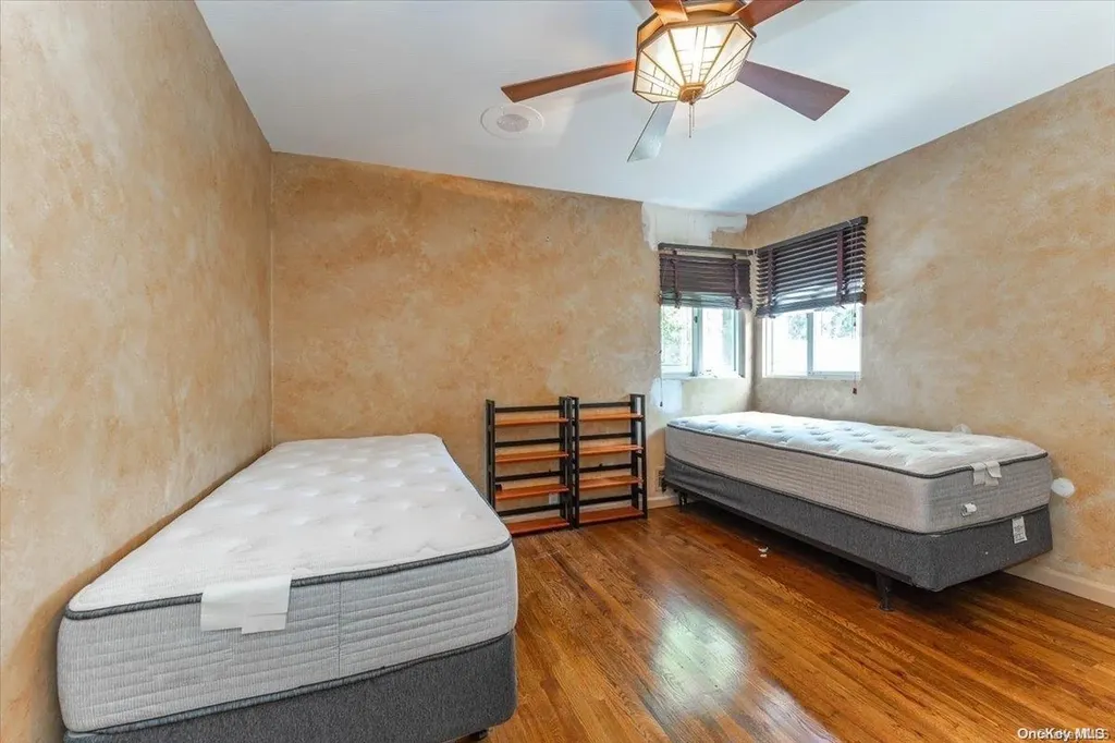 960 E End Woodmere NY 11598