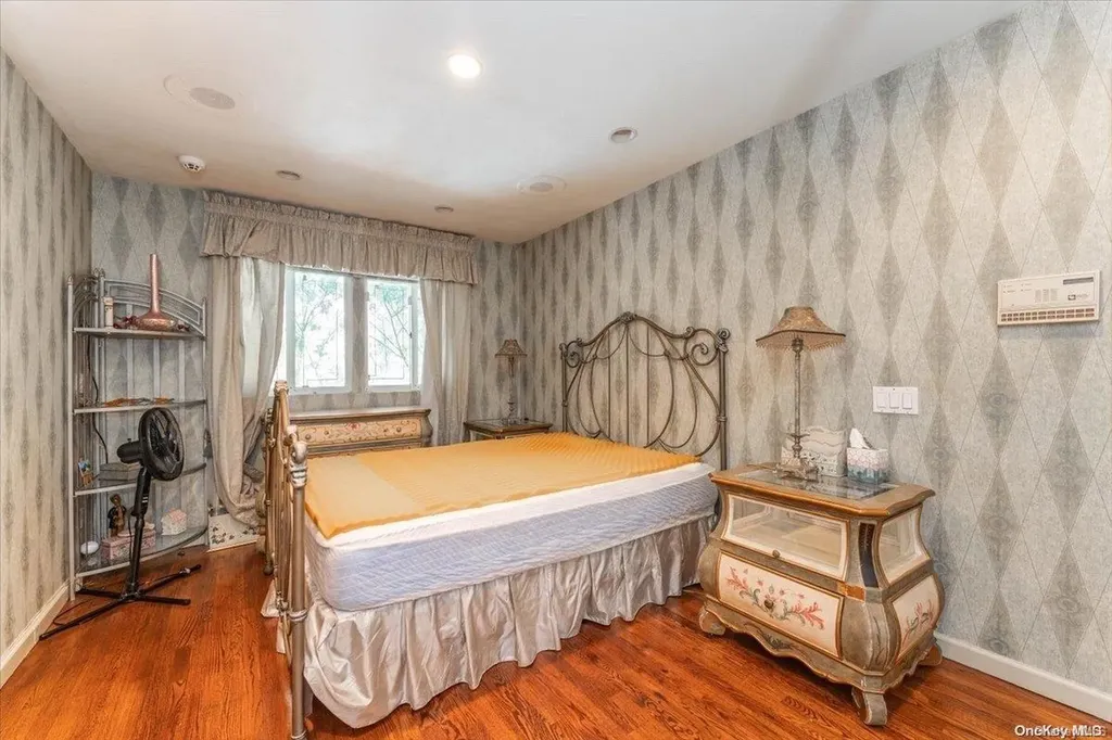 960 E End Woodmere NY 11598