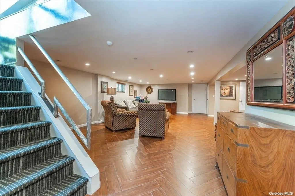 960 E End Woodmere NY 11598