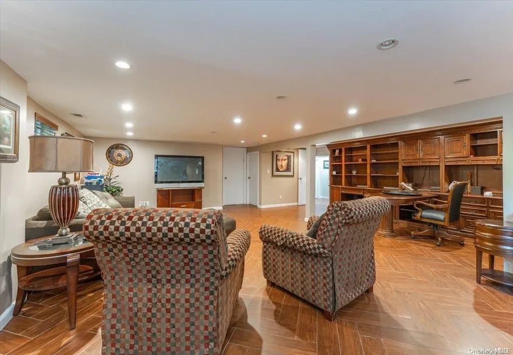 960 E End Woodmere NY 11598