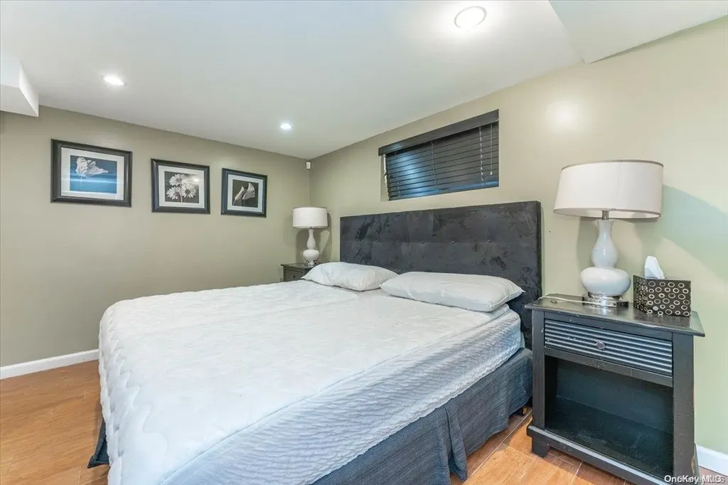 960 E End Woodmere NY 11598