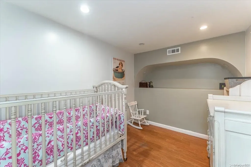 960 E End Woodmere NY 11598