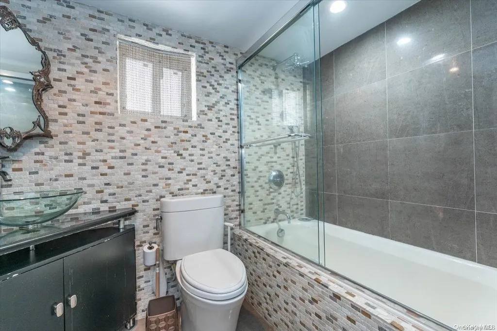 960 E End Woodmere NY 11598