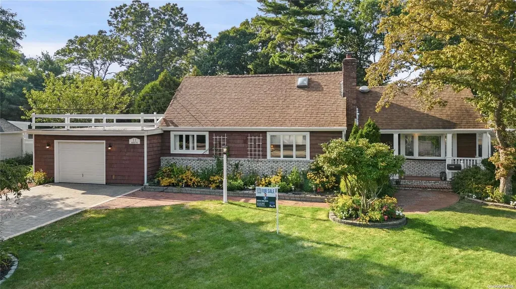 11 Muncey Road Bay Shore NY 11706