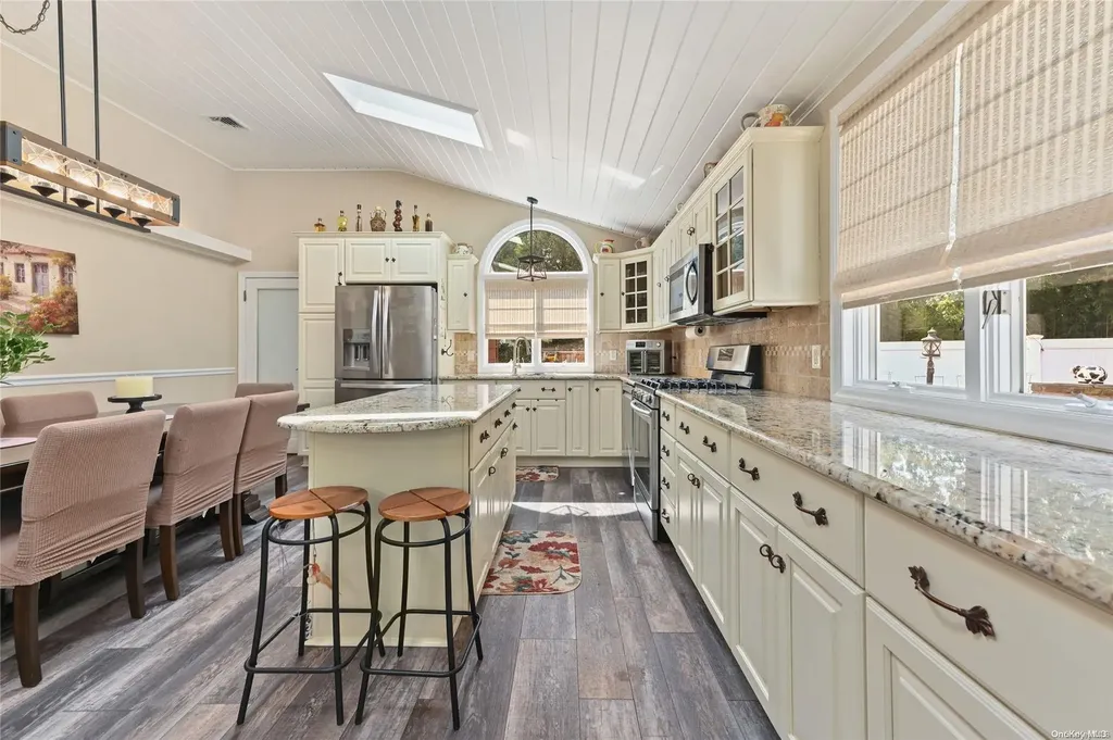 11 Muncey Road Bay Shore NY 11706