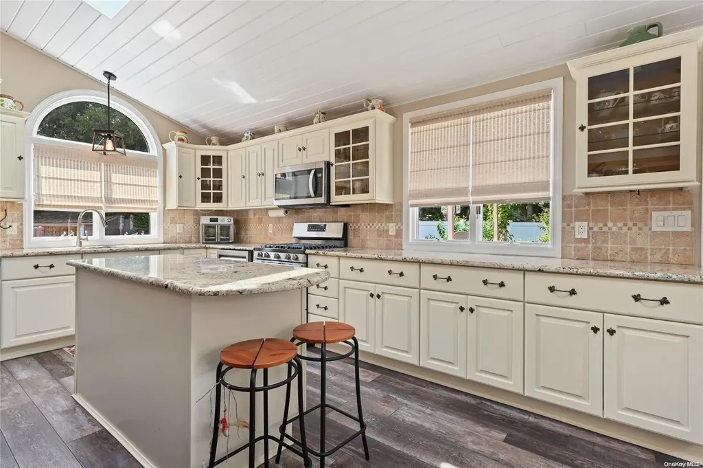 11 Muncey Road Bay Shore NY 11706