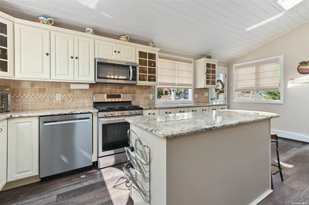 11 Muncey Road Bay Shore NY 11706