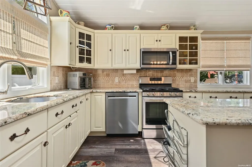 11 Muncey Road Bay Shore NY 11706