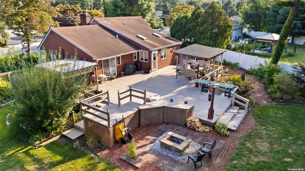 11 Muncey Road Bay Shore NY 11706
