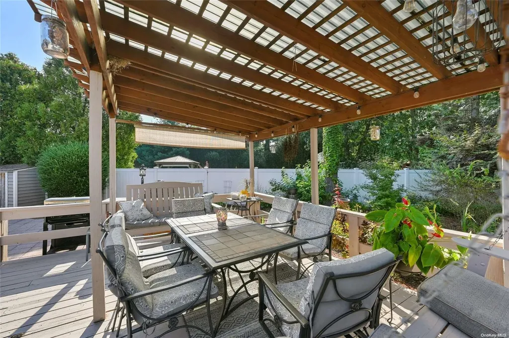 11 Muncey Road Bay Shore NY 11706
