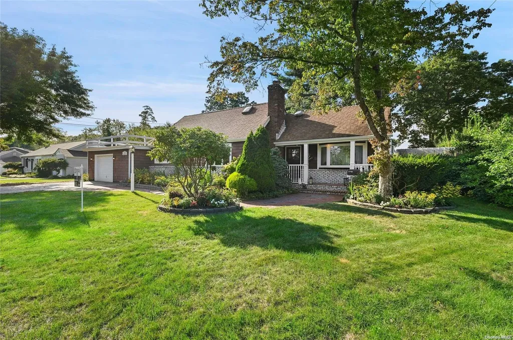 11 Muncey Road Bay Shore NY 11706