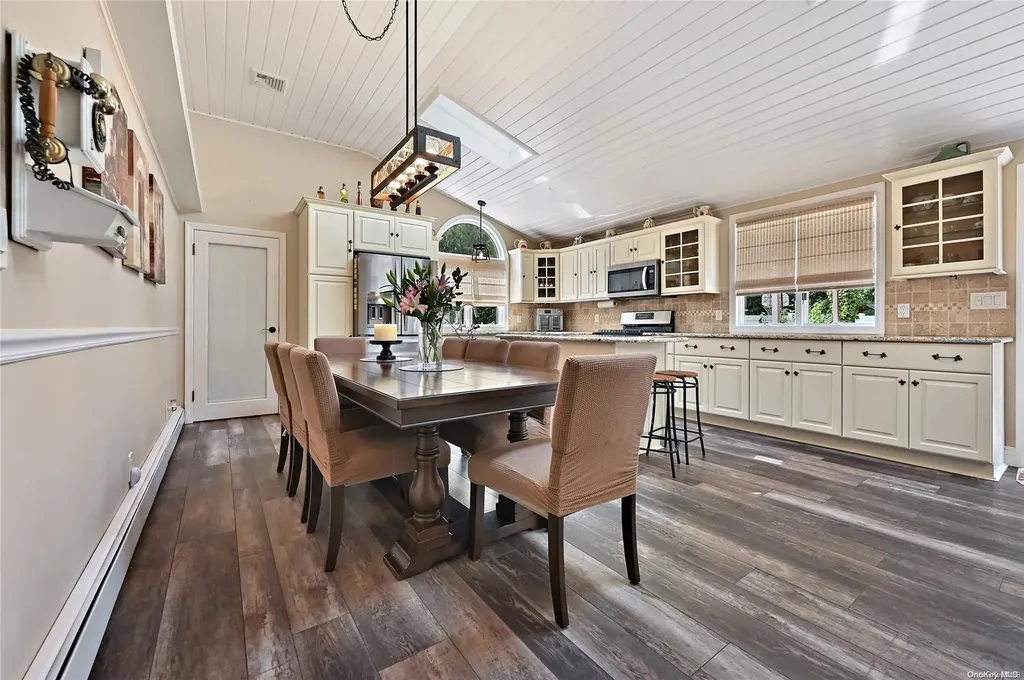 11 Muncey Road Bay Shore NY 11706