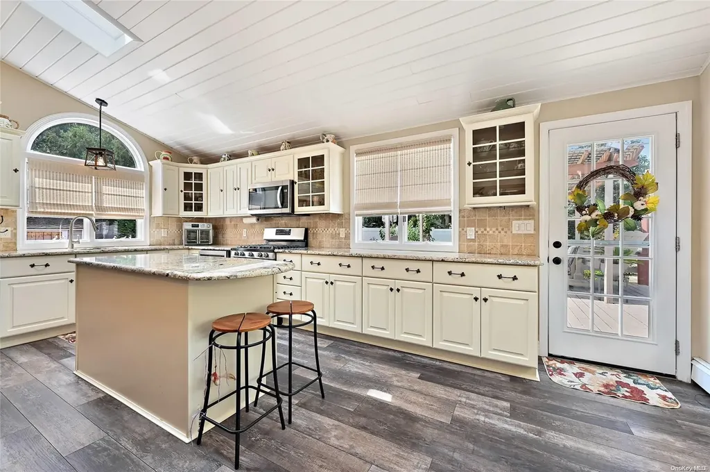 11 Muncey Road Bay Shore NY 11706