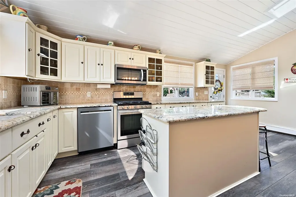 11 Muncey Road Bay Shore NY 11706