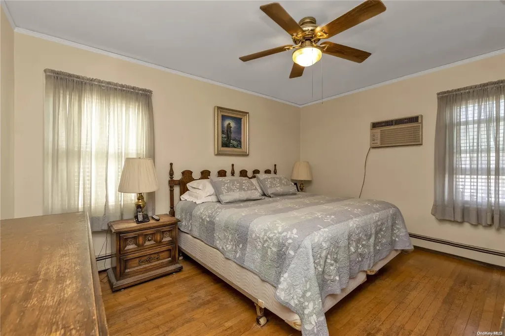 59 Hull Avenue New Hyde Park NY 11040