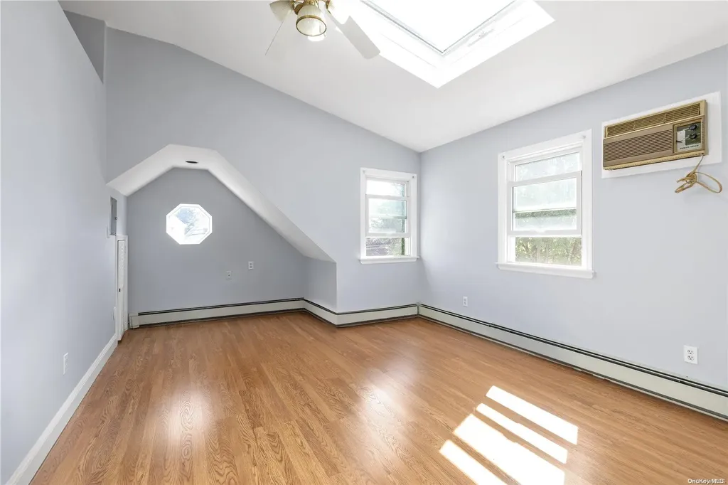 59 Hull Avenue New Hyde Park NY 11040