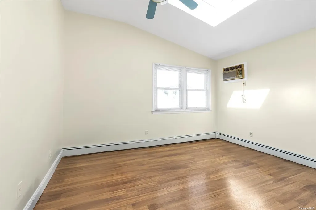 59 Hull Avenue New Hyde Park NY 11040