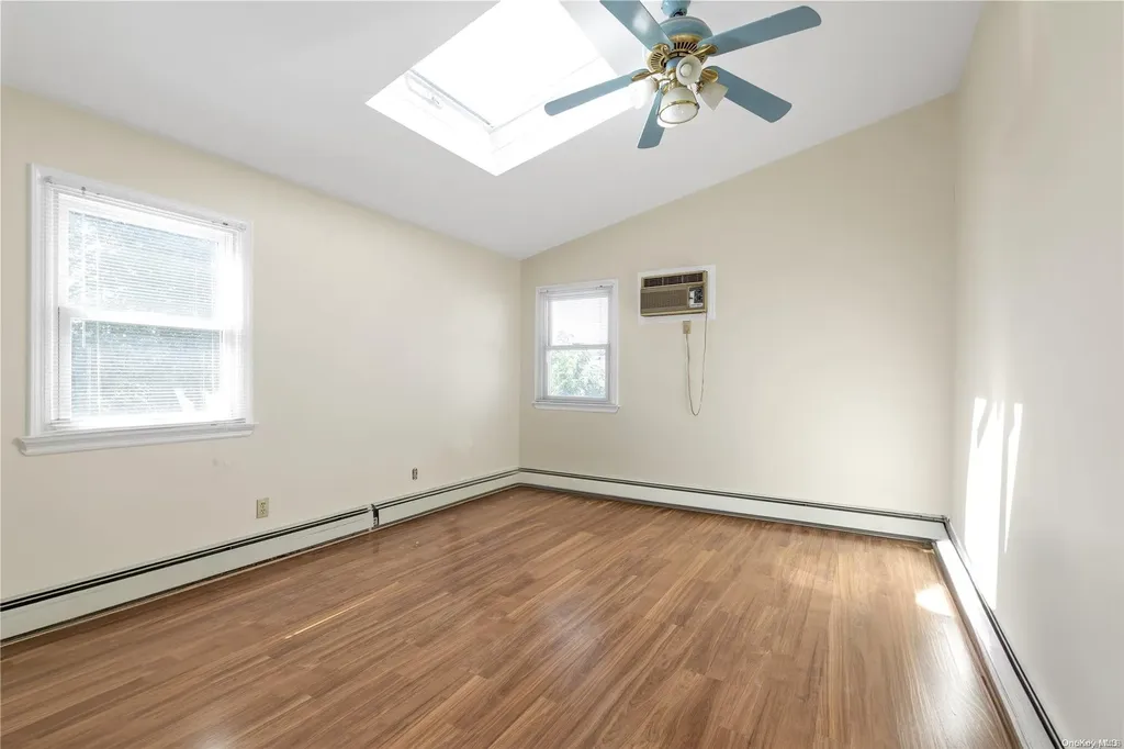 59 Hull Avenue New Hyde Park NY 11040