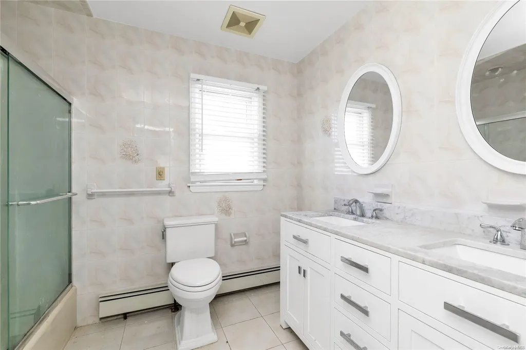 59 Hull Avenue New Hyde Park NY 11040
