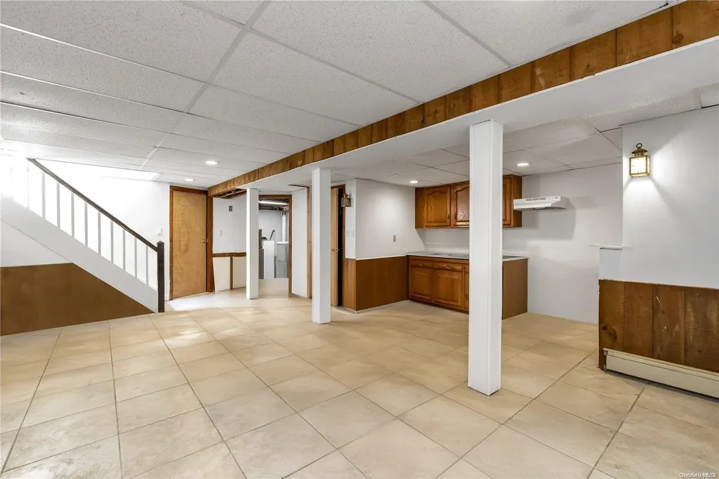 59 Hull Avenue New Hyde Park NY 11040
