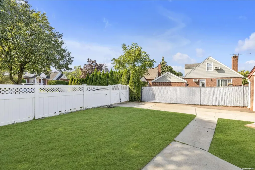 59 Hull Avenue New Hyde Park NY 11040