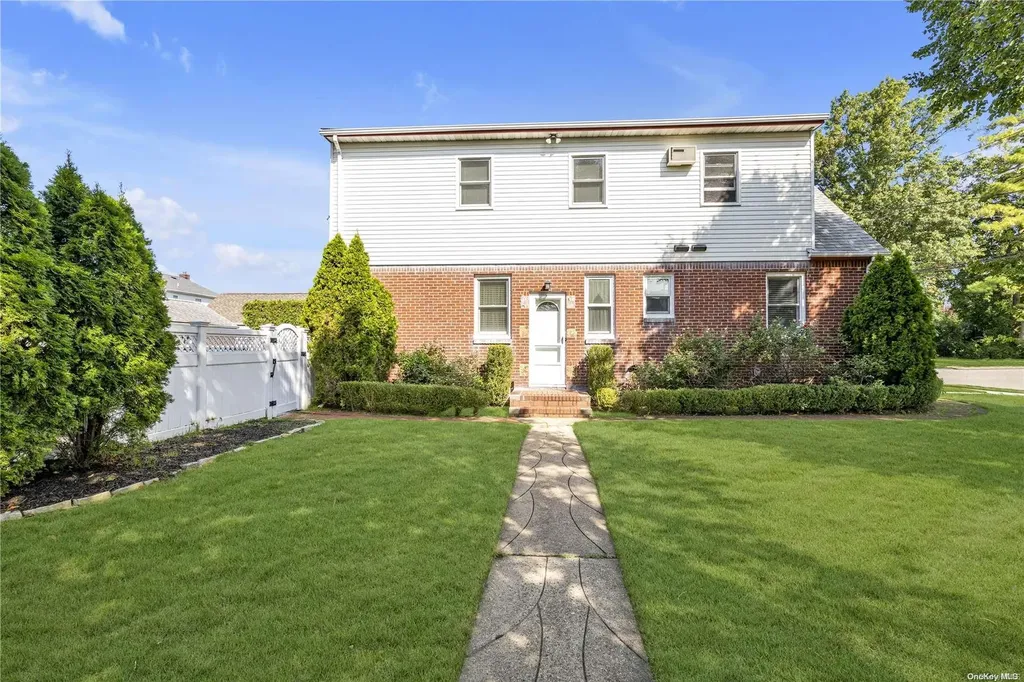 59 Hull Avenue New Hyde Park NY 11040