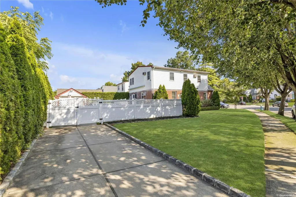 59 Hull Avenue New Hyde Park NY 11040