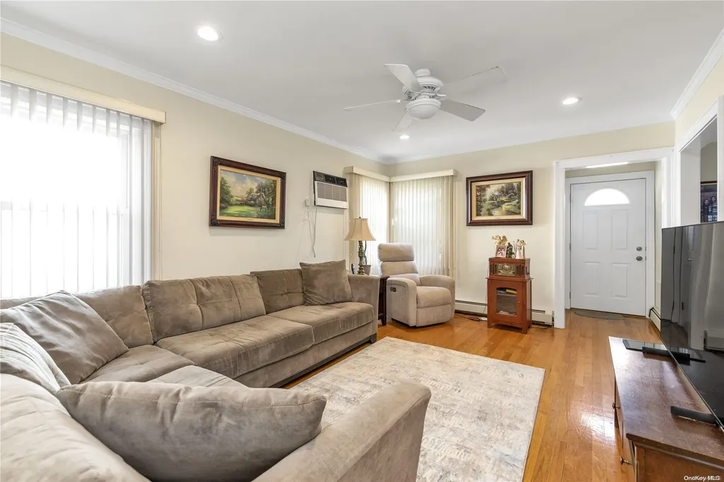 59 Hull Avenue New Hyde Park NY 11040