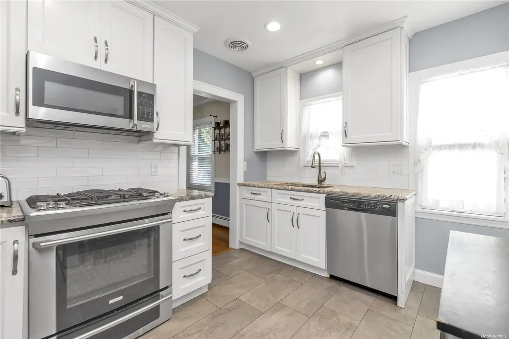 59 Hull Avenue New Hyde Park NY 11040